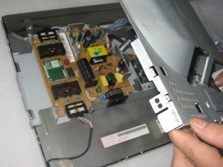 液晶显示器拆卸全过程(图例)